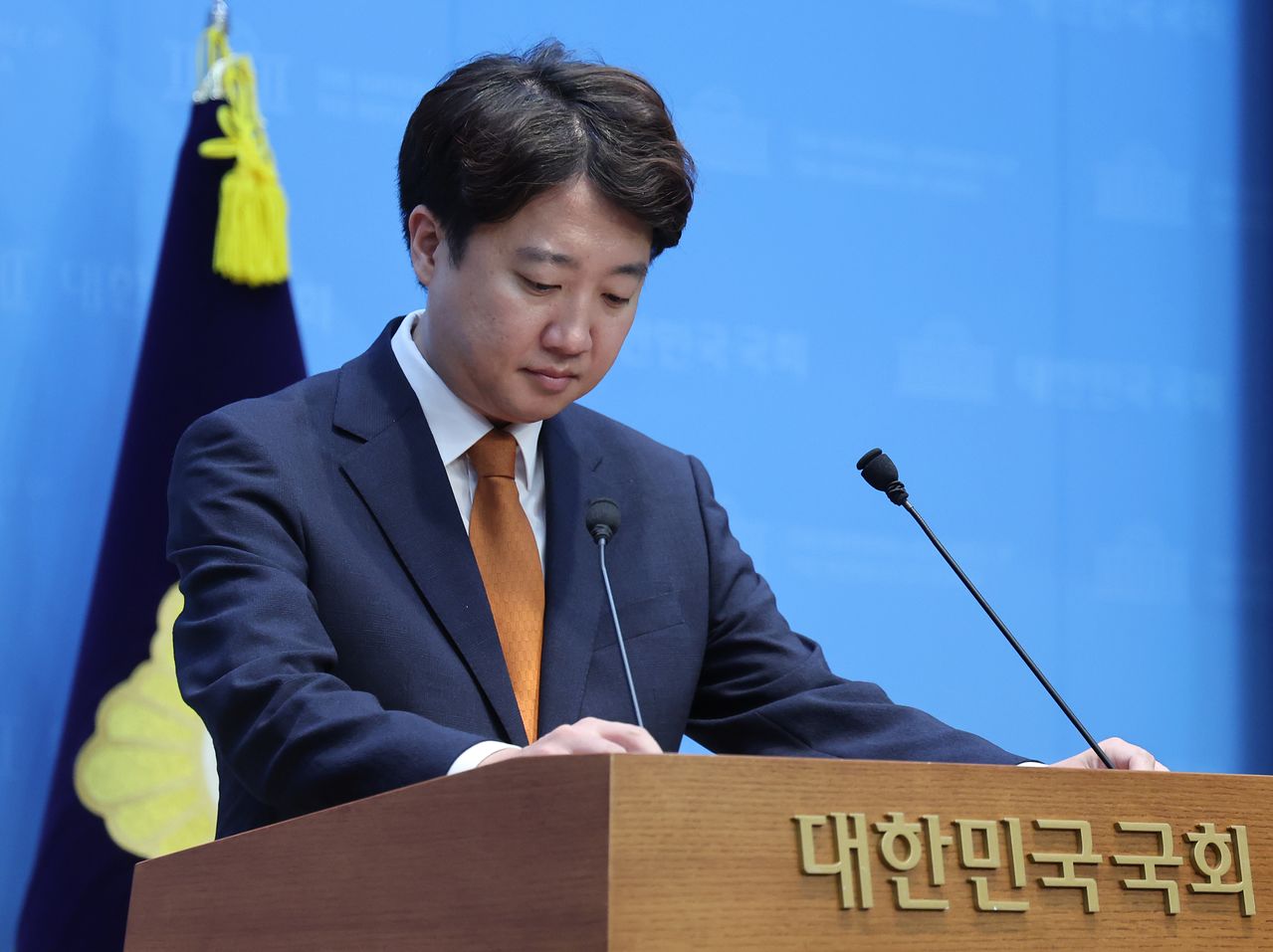 이준석 개혁신당 대표가 26일 기자회견을 열고 “6·3 지방선거 이후 당의 자강과 쇄신을 위한 고민과 제안을 해왔지만, 당내 호응을 얻지 못했다”며 당 대표에서 사퇴했다. [뉴스1]