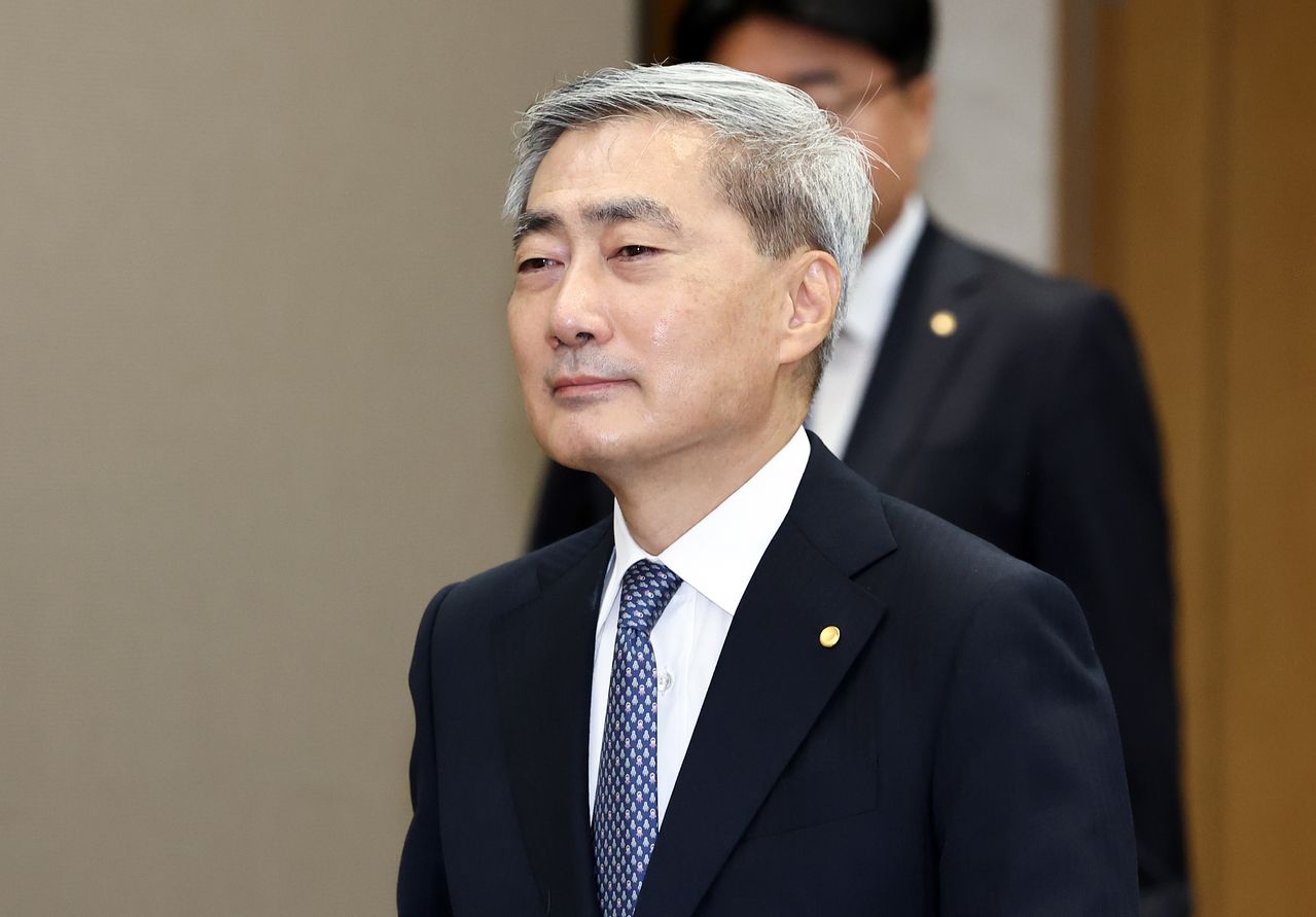 신현송 한국은행 총재가 27일 오전 서울 중구 한국은행에서 열린 금융통화위원회 회의에 참석하고 있다. 뉴스1