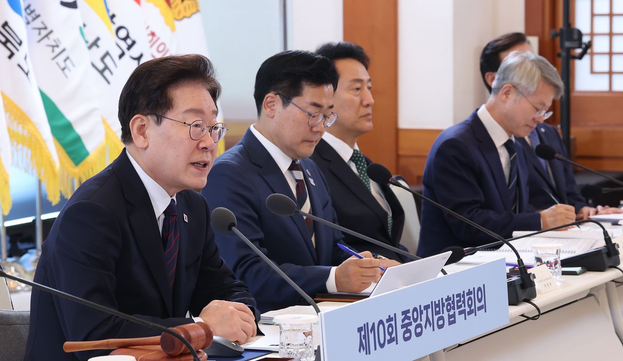 이재명 대통령이 지난 26일 청와대에서 열린 중앙지방협력회의에서 모두발언을 하고 있다. 청와대사진기자단