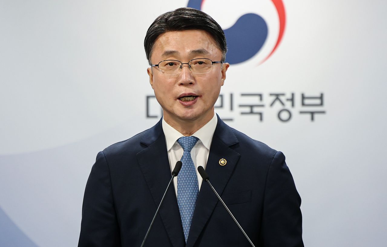 류제명 과학기술정보통신부 제2차관이 지난 18일 서울 종로구 정부서울청사에서 독자 AI파운데이션모델 프로젝트 2차 단계평가 결과 브리핑을 하고 있다. 뉴스1