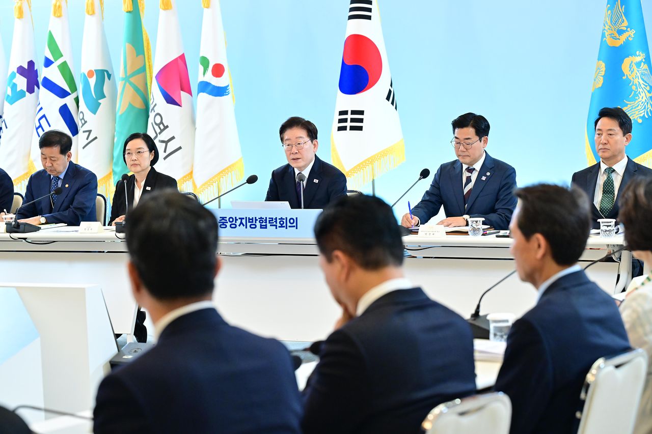 이재명 대통령이 26일 청와대에서 열린 중앙지방협력회의에서 모두발언을 하고 있다. 청와대사진기자단