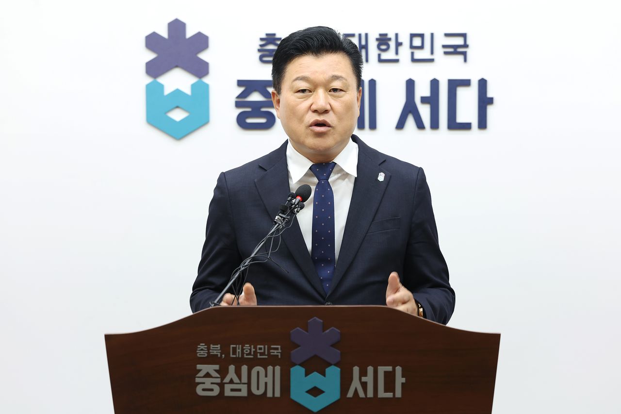 신용한 충북지사가 27일 충북도청에서 민선 9기 재정정사화 계획과 제 3회 추가경정예산안을 설명하고 있다. 사진 충북도