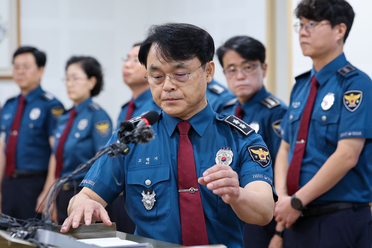 고평기 제주경찰청장이 27일 청사에서 장미란 씨 등 실종사건 허위 종결 사태와 관련, 대도민 메시지를 발표했다. 뉴스1