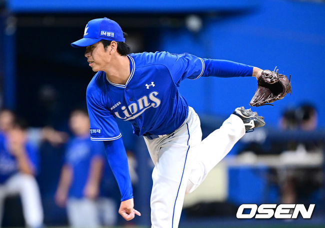 [OSEN=고척, 최규한 기자] 26일 서울 고척스카이돔에서 ‘2026 신한 SOL Bank KBO리그’ 키움 히어로즈와 삼성 라이온즈의 경기가 열렸다.홈팀 키움은 박준현, 방문팀 삼성은 최원태를 선발로 내세웠다.8회말 마운드에 오른 삼성 사토시가 힘차게 공을 뿌리고 있다. 2026.08.26 / dreamer@osen.co.kr