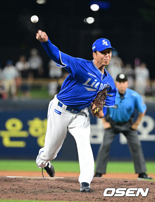 [OSEN=광주, 지형준 기자] 12일 광주-기아 챔피언스필드에서 2026 신한 SOL KBO리그 KIA 타이거즈와 삼성 라이온즈의 경기가 열렸다.KIA는 제임스 네일, 삼성은 오스틴 보스를 선발로 내세웠다.7회말 삼성 사토시가 역투하고 있다. 2026.08.12 / jpnews@osen.co.kr