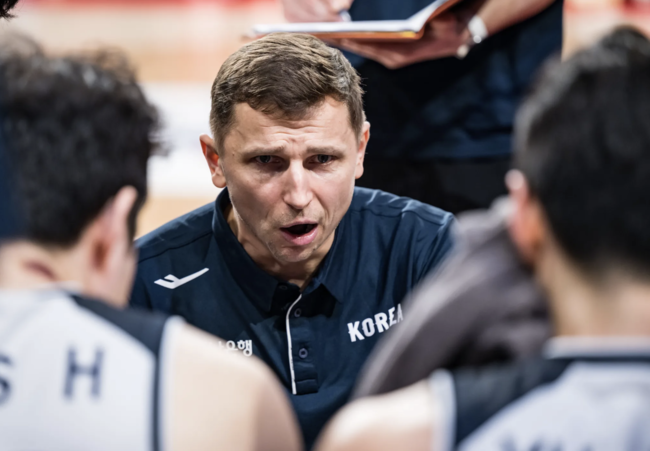 [사진] 한국대표팀 부임 후 1승 6패의 니콜라이스 마줄스 / FIBA