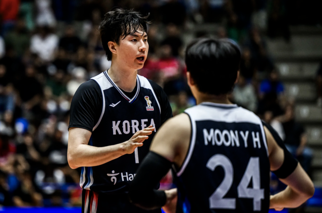 [사진] 에이스 이현중의 합류도 근본적인 문제를 막지 못했다 / FIBA