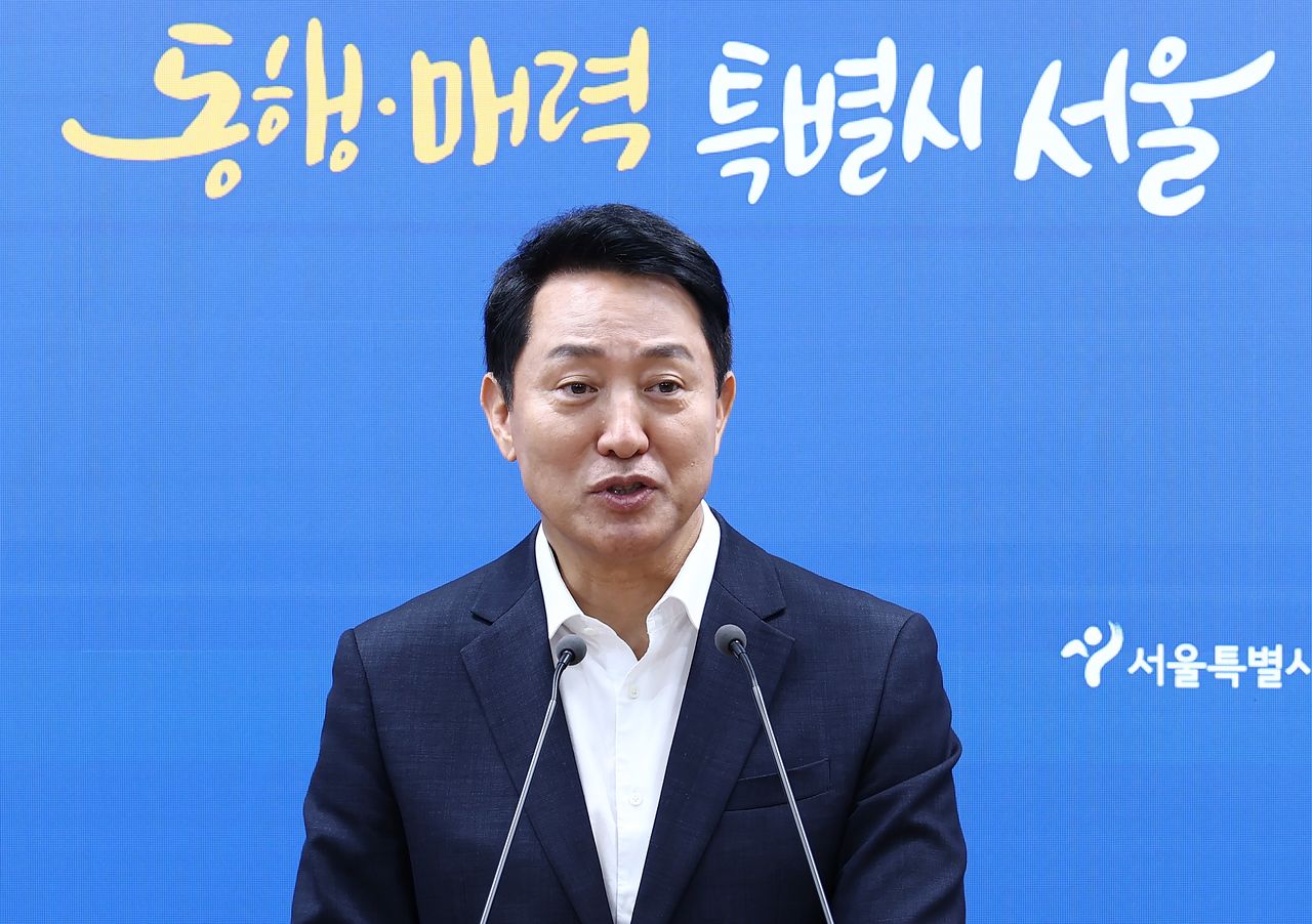 오세훈 서울시장이 26일 오전 서울 중구 서울시청에서 김윤덕 국토교통부 장관과의 주택 공급 방안 면담 결과를 브리핑하고 있다. 뉴스1