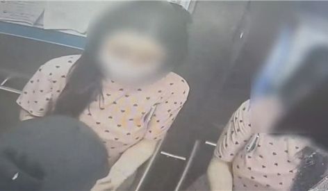 A씨가 마약을 주고받는 모습. 사진 서울경찰청