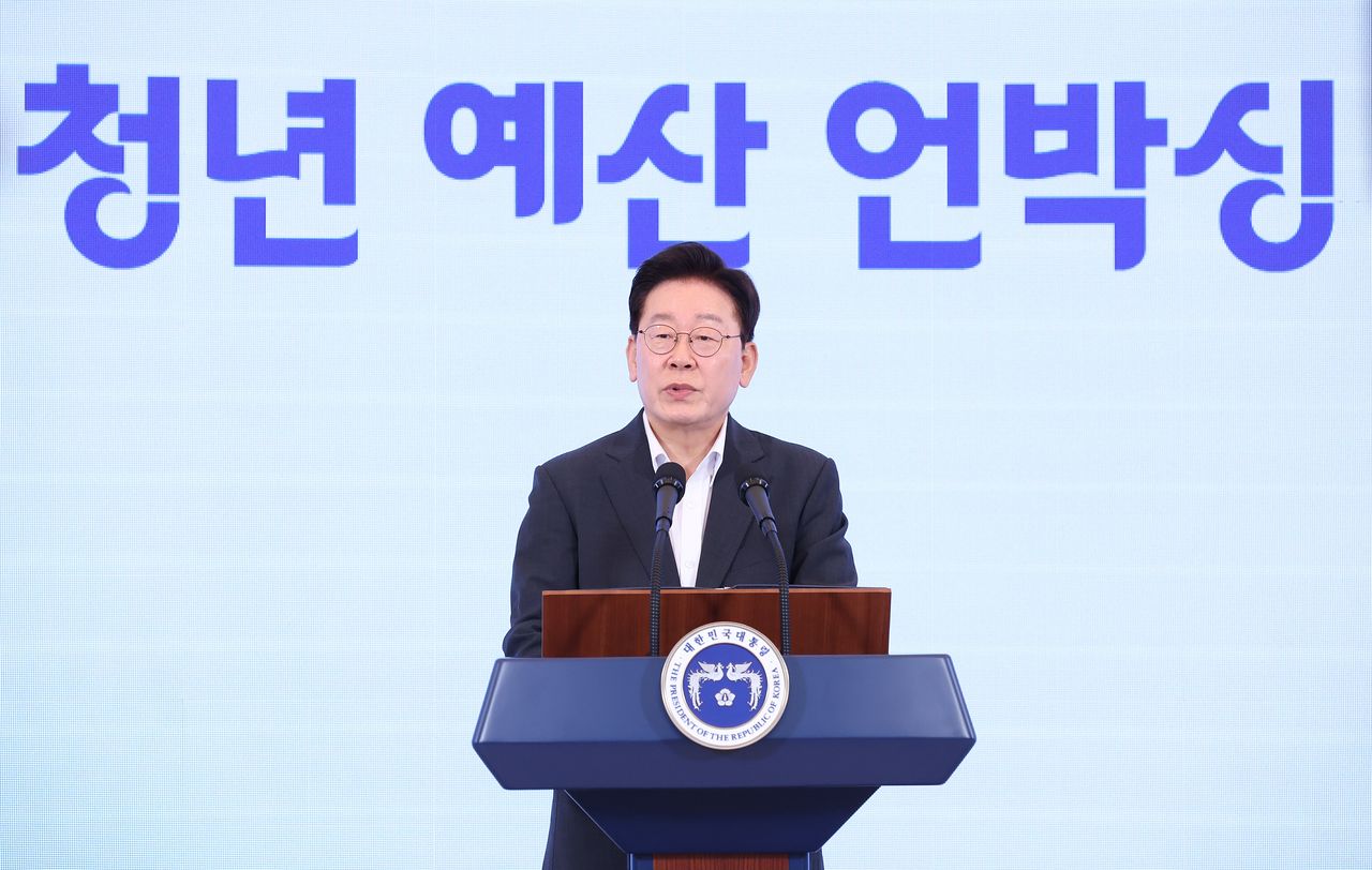 28일 청와대에서 열린 ‘청년예산 언박싱 2027’ 행사에서 이재명 대통령이 발언하고 있다. 이번 행사는 내년도 정부 예산안 발표에 앞서 청년 예산과 주요 사업을 설명하기 위해 마련됐다. 청와대통신사진기자단