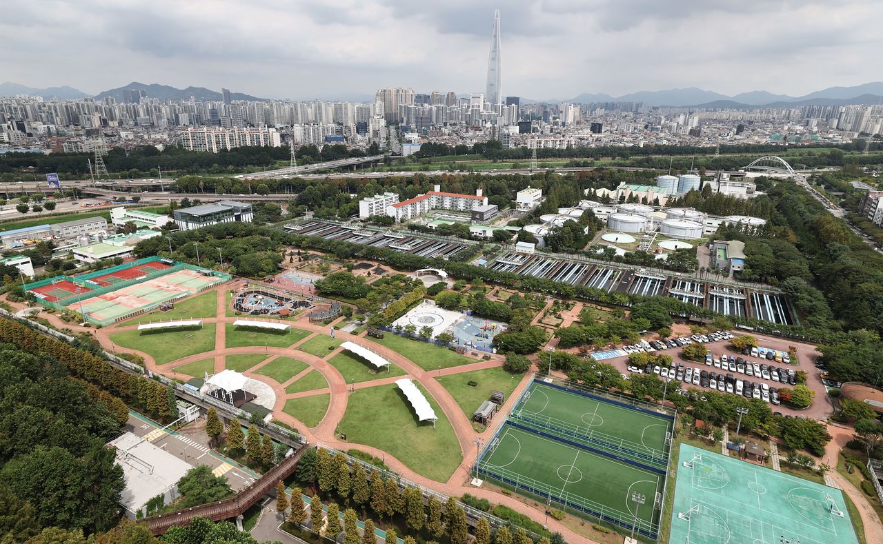 서울 강남구 탄천물재생센터와 마루공원 일대 모습. 뉴스1