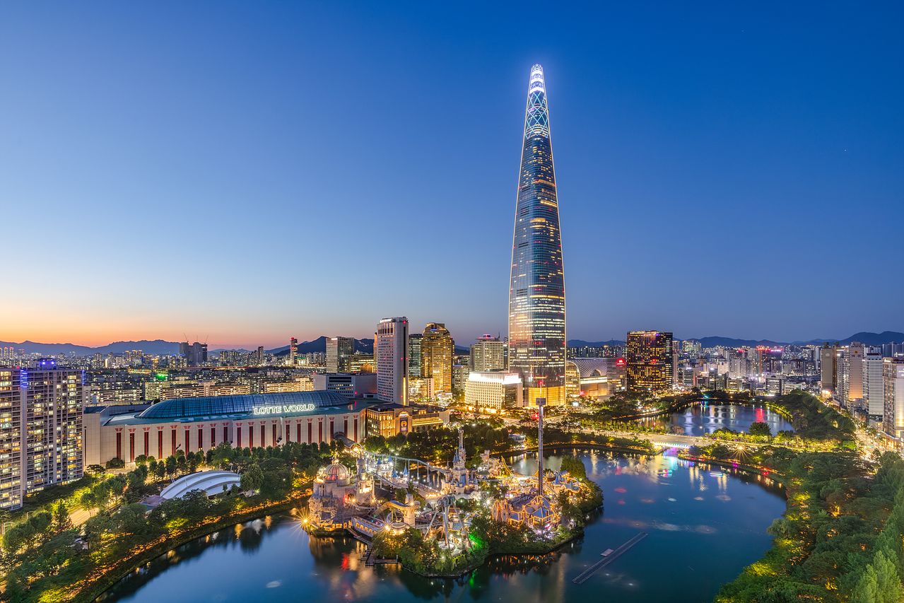 서울 송파구 롯데월드타워 전경. 사진 롯데지주