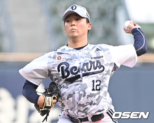 [OSEN=잠실, 조은정 기자]17일 서울 잠실야구장에서 ‘2026 신한 SOL Bank KBO리그’ 두산 베어스와 KT 위즈의 경기가 열렸다.홈팀 두산은 타카다를, 방문팀 KT는 사우어를 선발로 내세웠다.두산 선발 타카다가 역투하고 있다. 2026.06.17 /cej@osen.co.kr