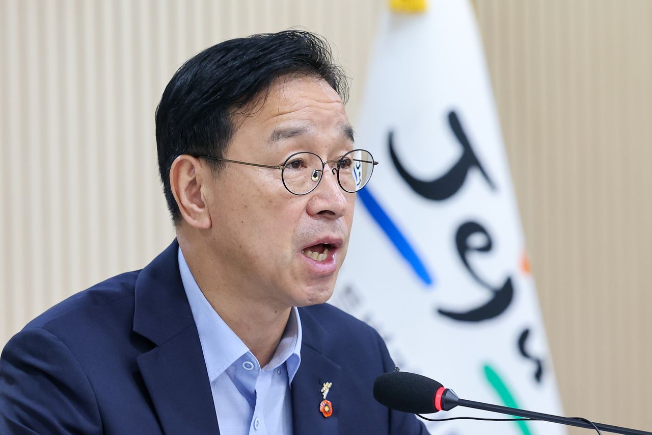 위성곤 제주지사가 지난 27일 오전 제주도청에서 '안전한 제주대책마련을 위한 유관기관 회의'를 주재하며 인사말을 하고 있다. 뉴스1