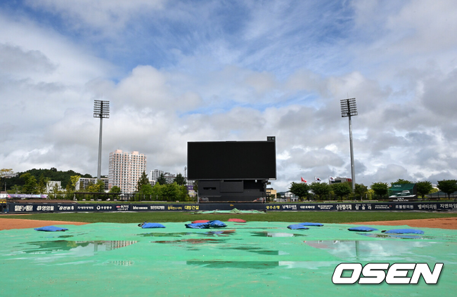[OSEN=광주, 이대선 기자] 29일 광주-기아 챔피언스필드에서 2026 신한 SOL KBO리그 KIA 타이거즈와 SSG 랜더스의 경기가 열렸다.이날 KIA는 올러, SSG은 아빌라를 선발로 내세웠다.오전까지 비를 뿌리던 하늘이 갰다. 2026.08.29 /sunday@osen.co.kr