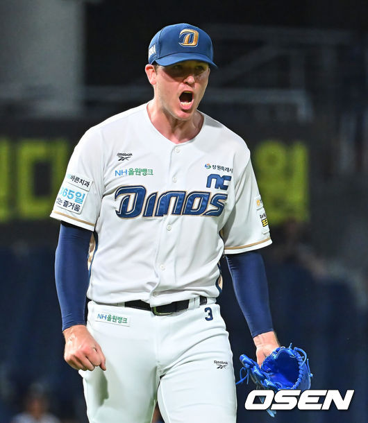 [OSEN=창원, 이석우 기자] 11일 창원NC파크에서 2026 신한 SOL KBO 리그 NC 다이노스와 KT 위즈의 경기가 열렸다. 홈팀 NC는 라일리가, 방문팀 KT는 로건이 선발 출전했다. NC 다이노스 선발투수 라일리가 6회초 2사 1루 KT 위즈 힐리어드를 포수 스트라이크 낫 아웃으로 잡고 포효하고 있다. 2026.08.11 / foto0307@osen.co.kr