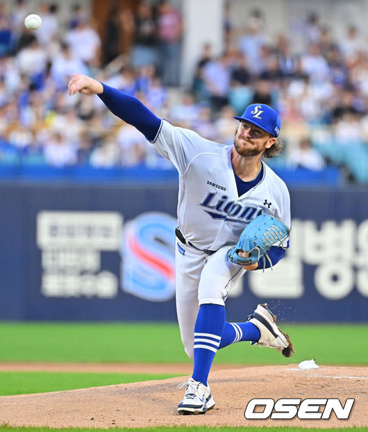 [OSEN=대구, 이석우 기자] 29일 대구삼성라이온즈파크에서 2026 신한 SOL KBO 리그 삼성 라이온즈와 KT 위즈의 경기가 열렸다. 홈팀 삼성은 페덱이, 방문팀 KT는 로건이 선발 출전했다. 삼성 라이온즈 선발 투수 페덱이 역투하고 있다. 2026.08.29 / foto0307@osen.co.kr