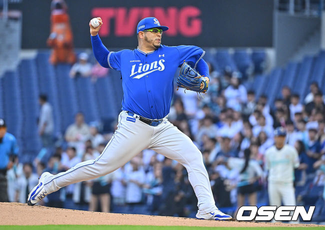 [OSEN=창원, 이석우 기자] 1일 창원NC파크에서 2026 신한 SOL KBO 리그 NC 다이노스와 삼성 라이온즈의 경기가 열렸다. 홈팀 NC는 토다가, 방문팀 삼성은 후라도가 선발 출전했다. 삼성 라이온즈 선발투수 후라도가 역투하고 있다. 2026.07.01 / foto0307@osen.co.kr