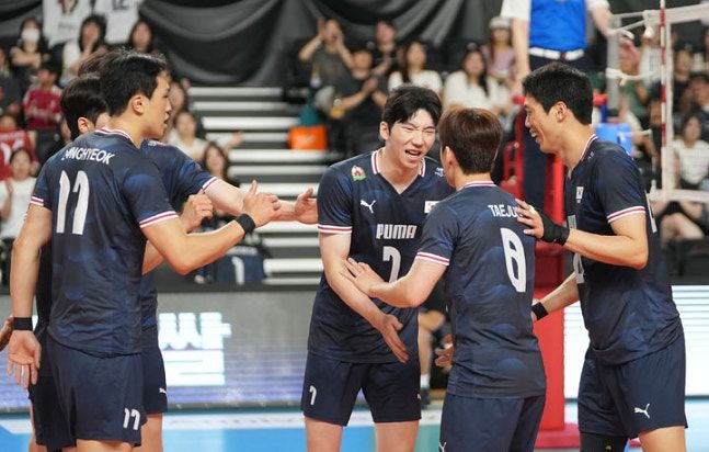 29일 천안 유관순체육관에서 열린 바레인과 평가전에서 3-1 승리를 거둔 남자 배구 대표팀. 사진 대한배구협회