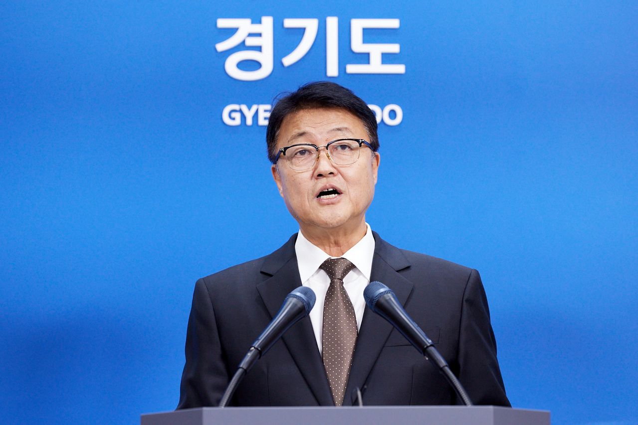 31일 오후 경기도청 브리핑룸에서 주형철 경기도 경제부지사가 '재정위기 극복 전략 TF' 활동 보고 브리핑을 하고 있다. 사진 경기도