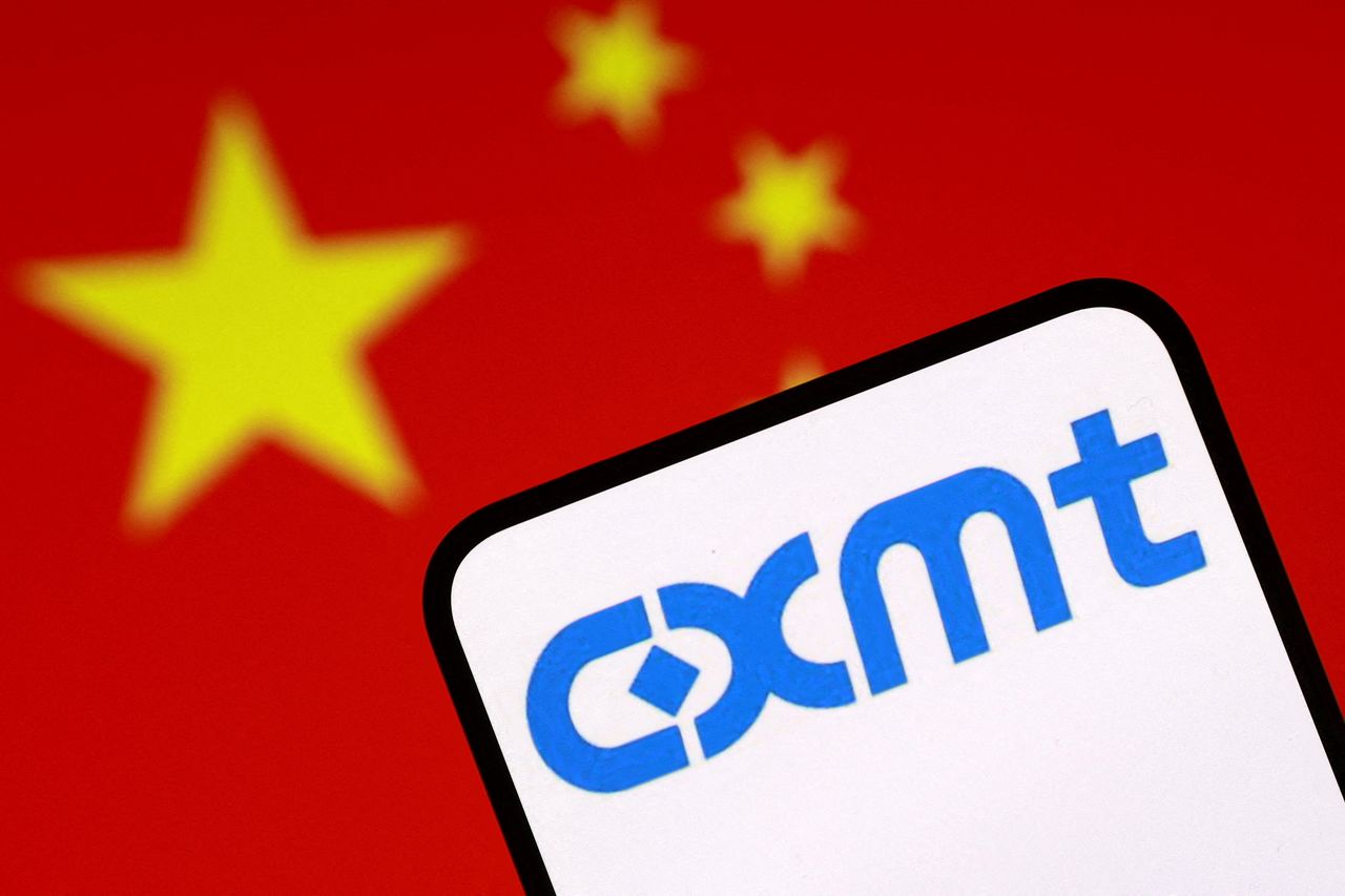 중국 D램 1위 창신메모리(CXMT)와 낸드플래시 1위 양쯔메모리(YMTC)가 실적과 점유율을 빠르게 끌어올리고 있다. CXMT는 올해 2분기 글로벌 D램 매출 점유율 7%로 4위, YMTC는 낸드플래시 출하량 점유율 14%로 3위에 올랐다. 로이터=연합뉴스