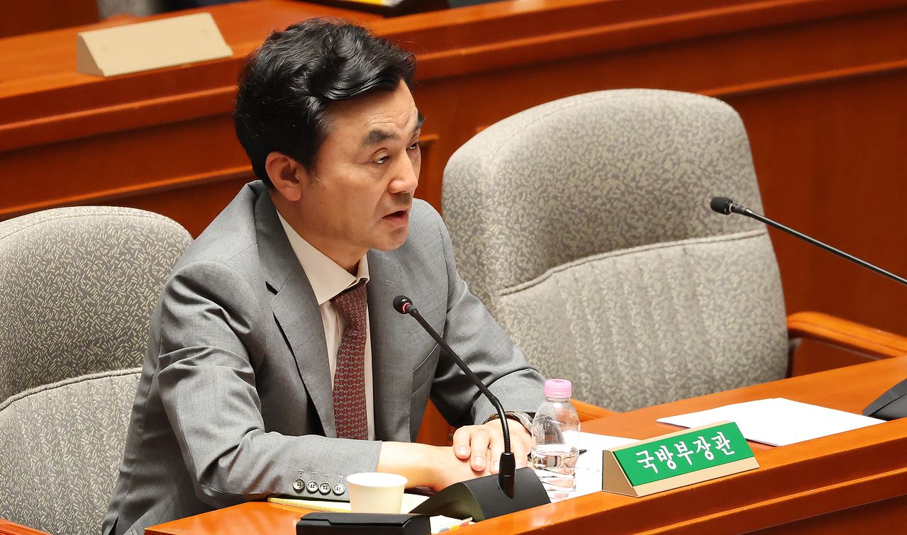 안규백 국방부 장관이 31일 국회에서 열린 예산결산특별위원회 전체회의에서 의원 질의에 답변하고 있다.연합뉴스