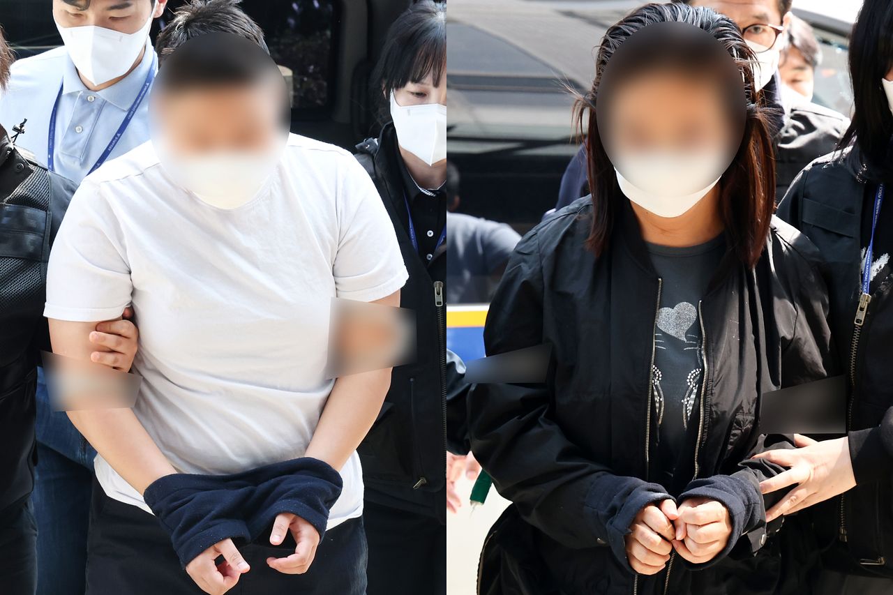 약물이 든 술로 남편을 살해하려 한 태권도장 직원(오른쪽)과 이를 공모한 관장이 지난 5월 9일 오후 경기 부천시 인천지방법원 부천지원에서 열린 구속 전 피의자 심문(영장실질심사)에 출석하고 있다. 뉴스1