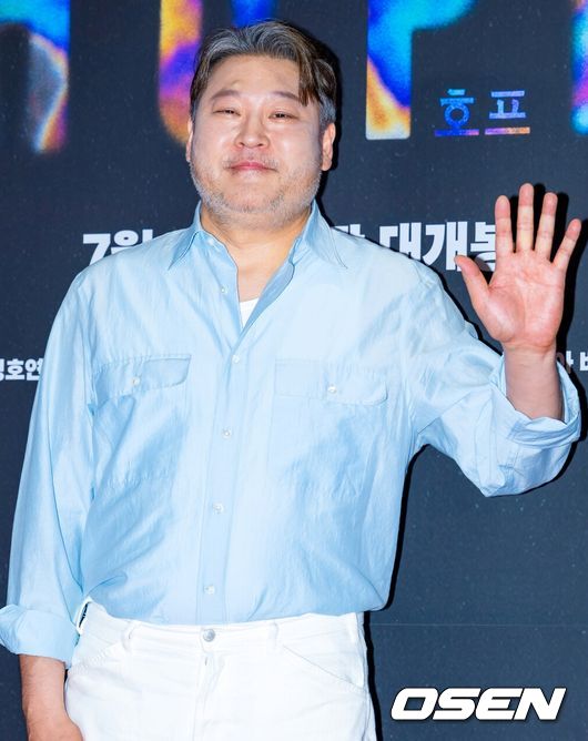 [OSEN=민경훈 기자]배우 최무성이 입장하며 포즈를 취하고 있다. 2026.07.13 /rumi@osen.co.kr