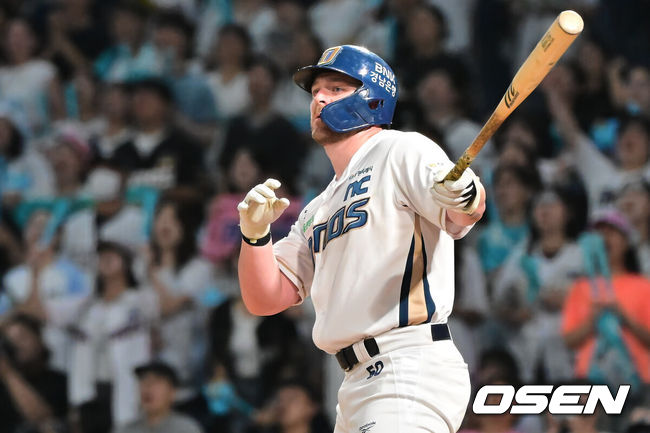 [OSEN=창원, 이석우 기자] 1일 창원NC파크에서 2026 신한 SOL KBO 리그 NC 다이노스와 KIA 타이거즈의 경기가 열렸다. 홈팀 NC는 구창모가, 방문팀 KIA는 네일이 선발 출전했다. NC 다이노스 블레인이 7회말 2사 만루 좌월 만루 홈런을 치고 있다. 2026.09.01 / foto0307@osen.co.kr