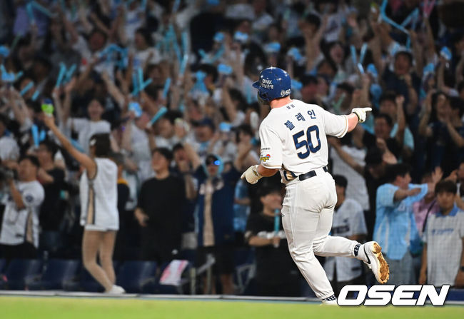 [OSEN=창원, 이석우 기자] 1일 창원NC파크에서 2026 신한 SOL KBO 리그 NC 다이노스와 KIA 타이거즈의 경기가 열렸다. 홈팀 NC는 구창모가, 방문팀 KIA는 네일이 선발 출전했다. NC 다이노스 블레인이 7회말 2사 만루 좌월 만루 홈런을 치고 그라운드를 돌고 있다. 2026.09.01 / foto0307@osen.co.kr