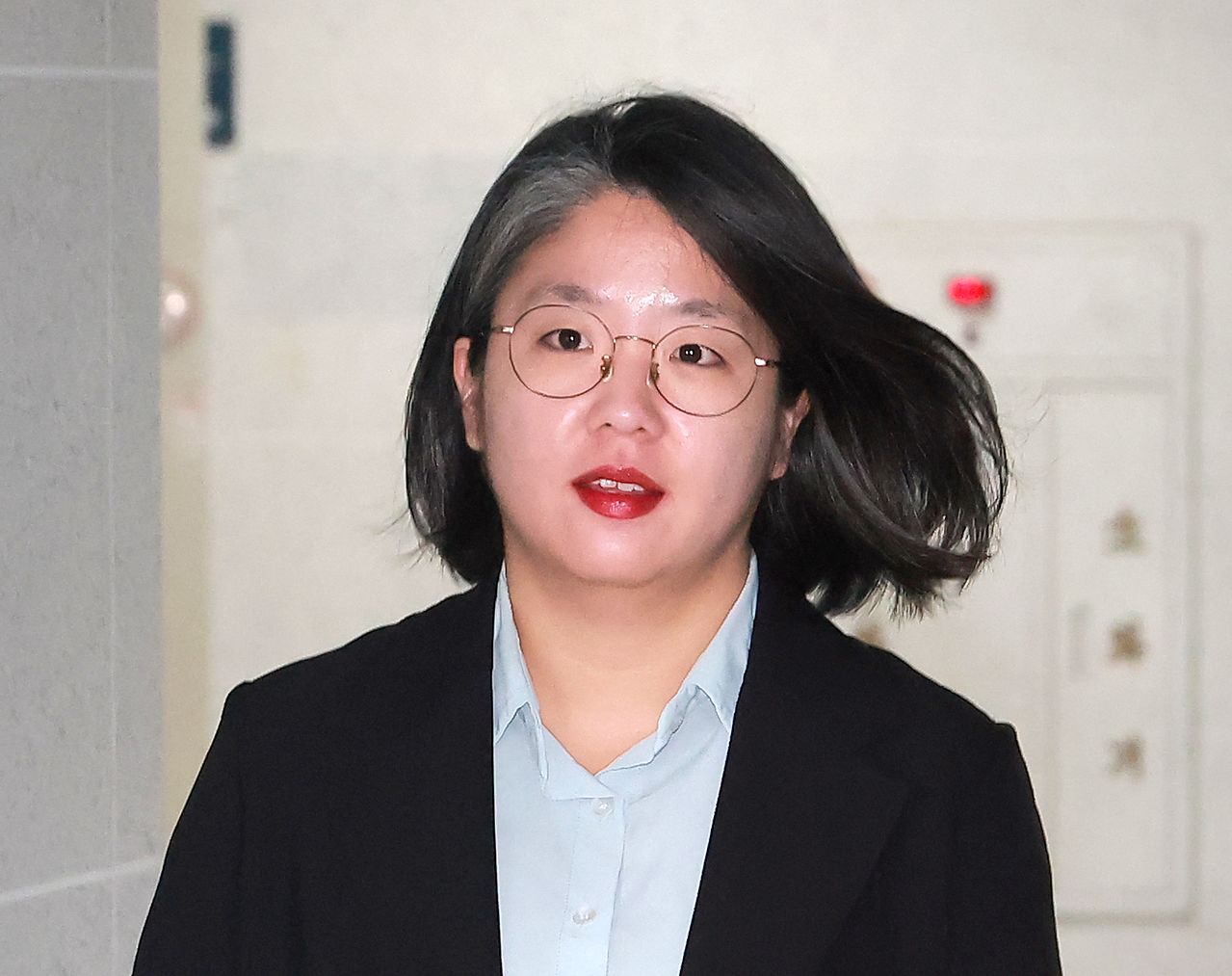 성평등가족부 장관 후보자인 기본소득당 용혜인 원내대표가 31일 국회 의원회관 자신의 사무실로 출근하고 있다. 연합뉴스