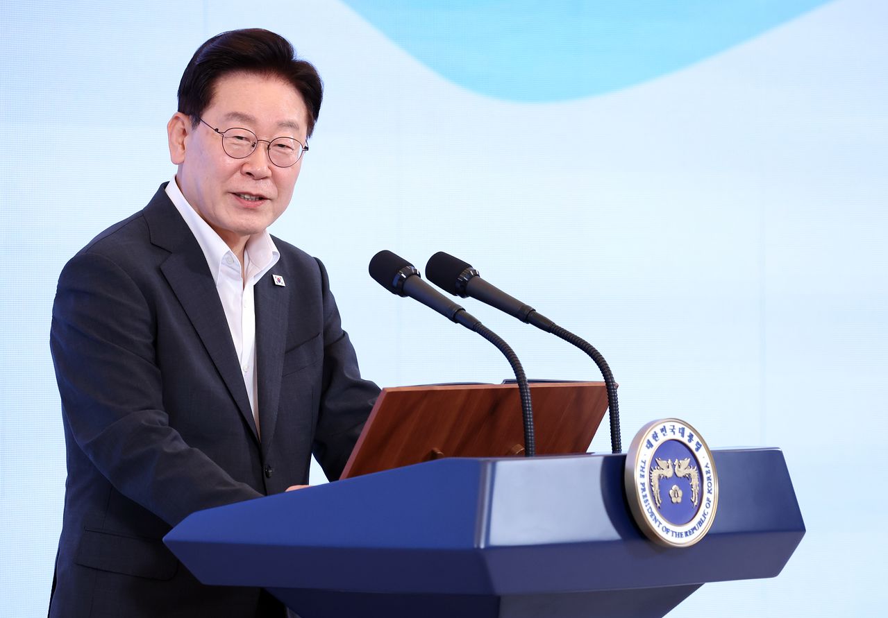 이재명 대통령이 28일 청와대에서 열린 '청년예산 언박싱 2027' 행사에서 발언하고 있다. 청와대통신사진기자단