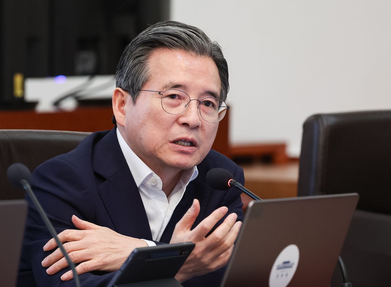김용범 정책실장이 25일 청와대에서 열린 국무회의에서 발언을 하고 있다. 뉴스1