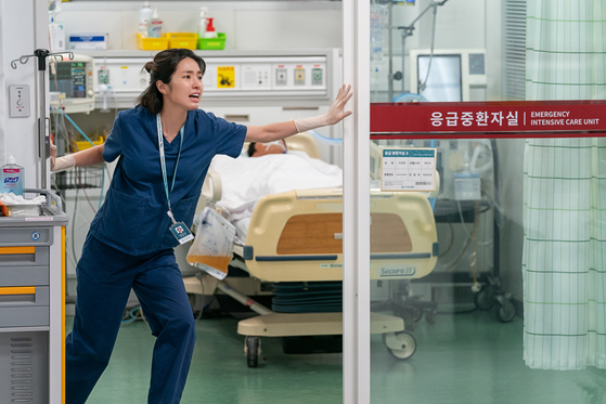 넷플릭스 드라마 '중증외상센터'에서 중증외상팀 간호사 천장미 역을 맡은 배우 하영. 사진 넷플릭스