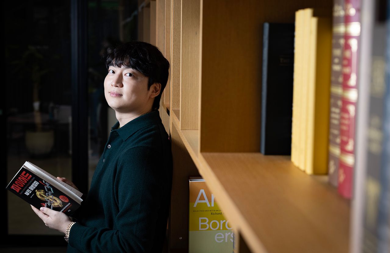 한정수 연두컴퍼니 대표가 12일 서울 상암동 중앙일보를 찾았다. 지난 2018년 신한카드 신입사원으로 입사한 그는 2021년 투자를 통해 순자산 약 35억원을 달성하고 29세의 나이로 퇴사했다. 전민규 기자