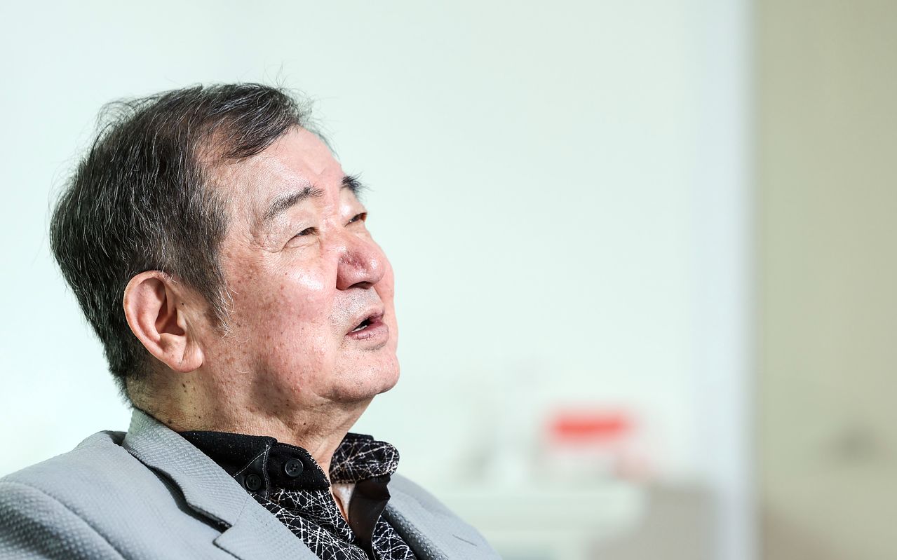 고직한(72) 선교사는 "양극성 장애(조울증)인 두 아들을 키우며 32년 동안 지옥을 50번 오갔다"고 말한다. 그의 첫째 아들 고하영(45)씨와 둘째 아들 고하림(43)씨는 구독자 2만 명에 달하는 유튜브 채널 '조우네 마음약국'을 운영하며 이름을 알리고 있다. 김성룡 기자.
