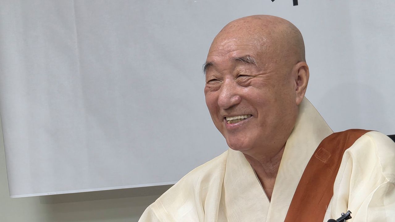 간경화 악화로 시한부 선고를 받았던 일면 스님은 장기 기증을 받고 되살아났다. 생명나눔 활동을 담은 회고록을 최근 출간했다. 백성호 기자