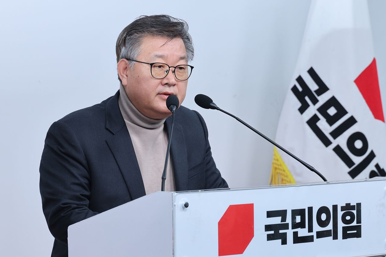 이호선 국민의힘 당무감사위원장이 지난해 12월 서울 여의도 국민의힘 당사에서 김종혁 전 최고위원에 대한 당원권 정지 2년 권고 결정에 대한 브리핑을 하고 있다. 뉴스1