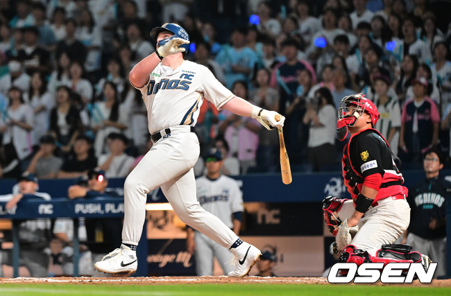 [OSEN=창원, 이석우 기자] 1일 창원NC파크에서 2026 신한 SOL KBO 리그 NC 다이노스와 KIA 타이거즈의 경기가 열렸다.홈팀 NC는 구창모가, 방문팀 KIA는 네일이 선발 출전했다.NC 다이노스 블레인이 7회말 2사 만루 좌월 만루 홈런을 치고 있다. 2026.09.01 / foto0307@osen.co.kr
