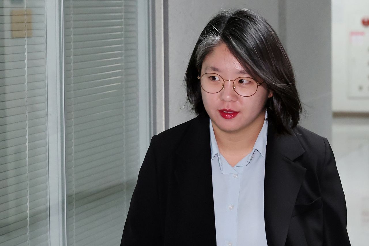 성평등가족부 장관 후보자로 지명된 용혜인 기본소득당 의원이 지난달 31일 오전 서울 여의도 국회 의원회관으로 출근하고 있다. 뉴스1