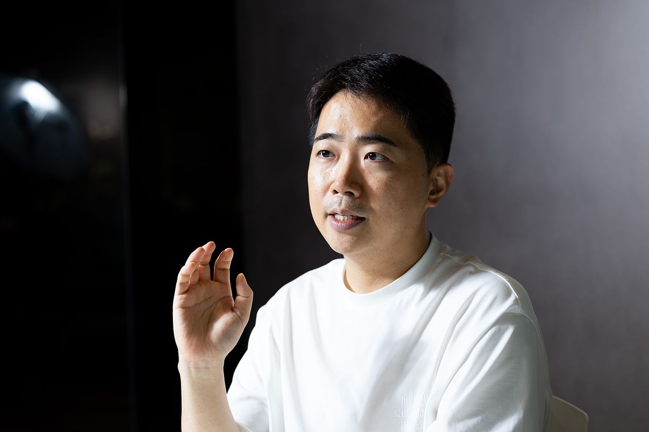 반도체 전문가 박성문 작가가 지난 3일 서울 상암동 중앙일보 본사에서 인터뷰를 하고 있다. 우상조 기자