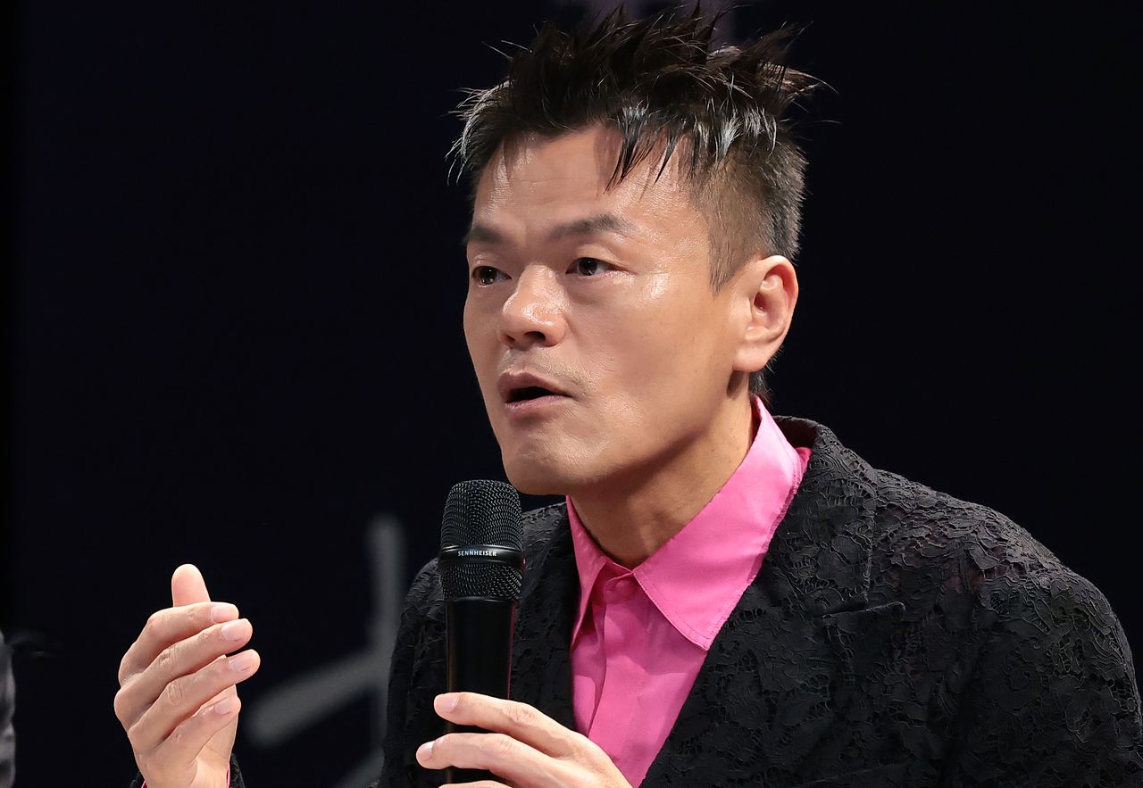 박진영 대중문화교류위원회 공동위원장이 지난 7월 27일 서울시 종로구 국립현대미술관 교육동에서 열린 패노메논 기자간담회에서 취재진 질문에 답하고 있다.뉴스1