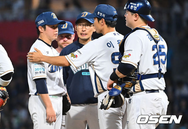[OSEN=창원, 이석우 기자] 2일 창원NC파크에서 2026 신한 SOL KBO 리그 NC 다이노스와 KIA 타이거즈의 경기가 열렸다. 홈팀 NC는 토다가, 방문팀 KIA는 시라카와가 선발 출전했다. NC 다이노스 선발투수 토다가 7회초 교체되고 있다. 2026.09.02 / foto0307@osen.co.kr