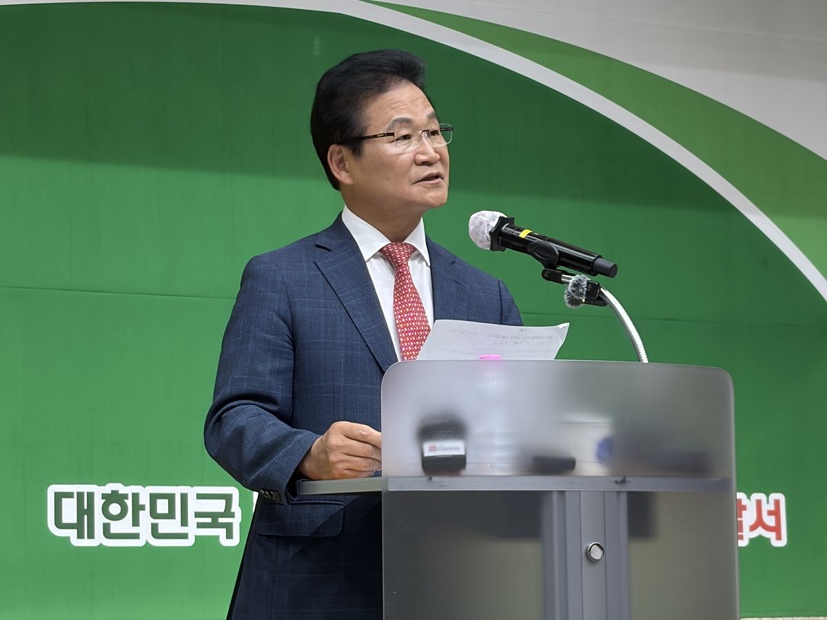 지난달 13일 대구 달서구청에서 김용판 달서구청장이 기자회견을 하고 있다. 연합뉴스