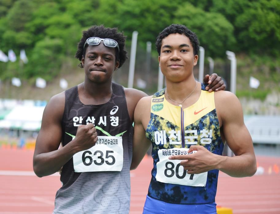 한국 육상의 기대주 비웨사 다니엘 가사마(왼쪽)와 나마디 조엘진. 내달 아이치·나고야 아시안게임 육상 100m에서 메달에 도전한다. 연합뉴스   