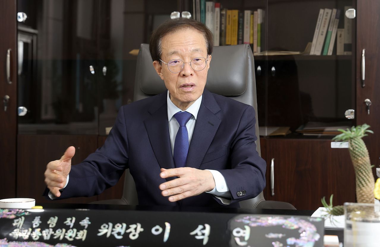 이석연 국민통합위원회 위원장이 지난 2월 27일 오후 정부서울청사에서 중앙일보와 인터뷰하고 있다. 강정현 기자 