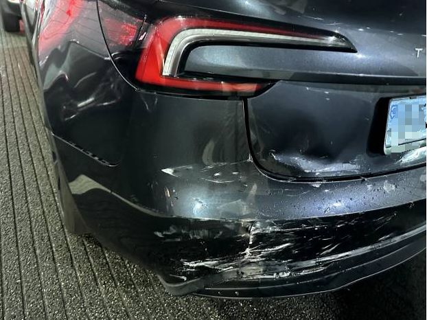 사고대차 전문 렌터카를 운영하는 A씨는 지난달 테슬라 사고 차량을 입고시키기 위해 테슬라 수리센터를 찾았지만 모두 거절당했다. 사진 독자 