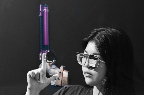 파리 올림픽에서 금메달을 딴 오예진 선수의 핑크빛 총. 오 선수는 이 총과 평생 함께할 것이라고 했다. 권혁재 기자