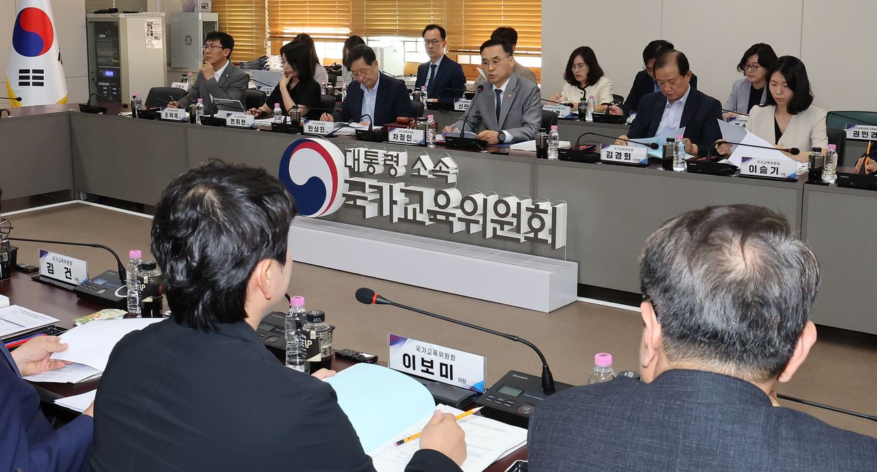 지난 4일 서울 종로구 정부서울청사에서 차정인 국가교육위원회 위원장이 대통령소속 국가교육위원회 9차 회의를 주재하고 있다. 뉴스1