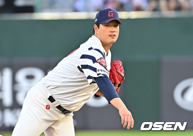 [OSEN=부산, 이석우 기자] 5일 부산 사직야구장에서 2026 신한 SOL KBO 리그 롯데 자이언츠와 한화 이글스의 경기가 열렸다. 홈팀 롯데는 나균안이, 방문팀 한화는 황준서가 선발 출전했다.롯데 자이언츠 선발 투수 나균안이 역투하고 있다. 2026.09.05 / foto0307@osen.co.kr